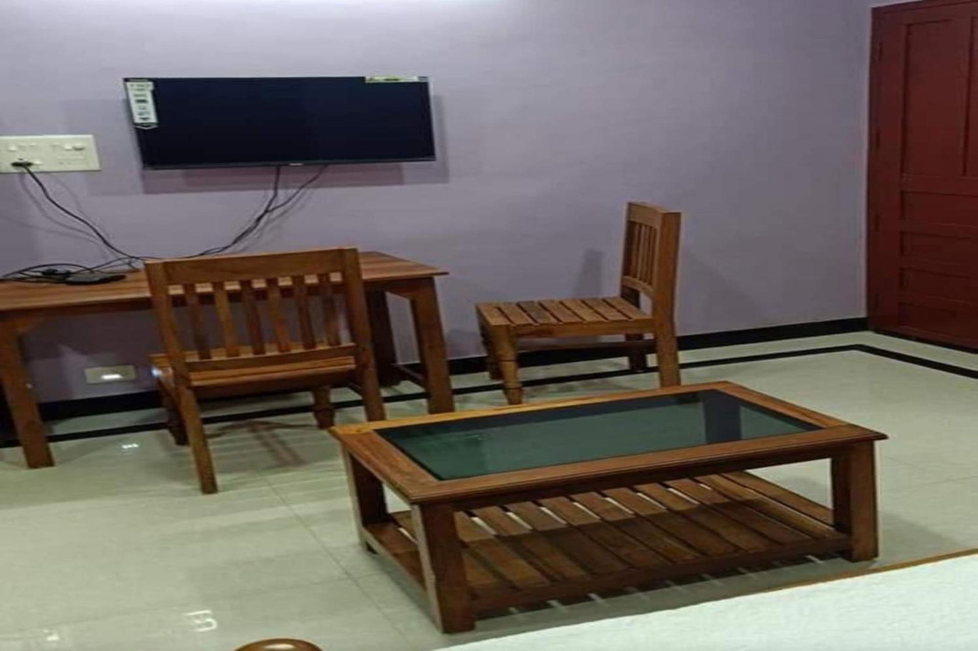 POP 83610 Hotel Thiruvananthapuram Buitenkant foto